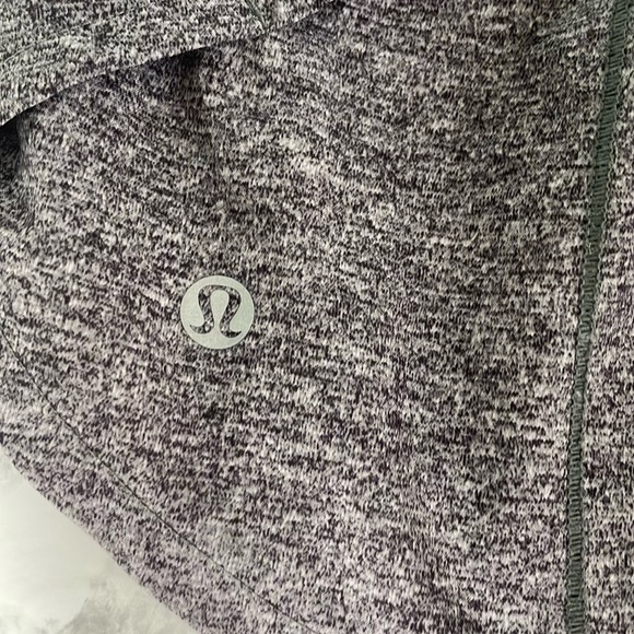 Lululemon Speed Up Low-rise shorts Size 4. - Picture 5 of 7